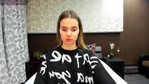 Snapshot of donnaaa_evans chatting on 12.24.24 Donna On GMT2 Mon-Fri 3-9 AM online show from 12.24.24