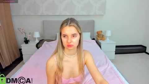 Donna On GMT2 Mon-Fri 3-9 AM online show from 04.08.26