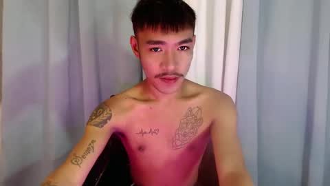 Snapshot of donnie_on_cum chatting on 01.11.26 donnie online show from 01.11.26