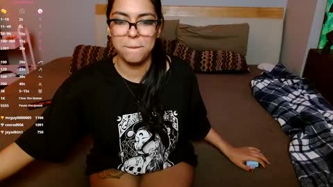 Snapshot of dontbemina chatting on 12.23.24 DontBeMina online show from 12.23.24