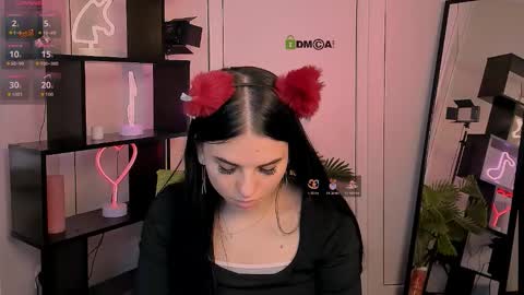 Snapshot of dora_di1 chatting on 11.06.25 we online show from 11.06.25