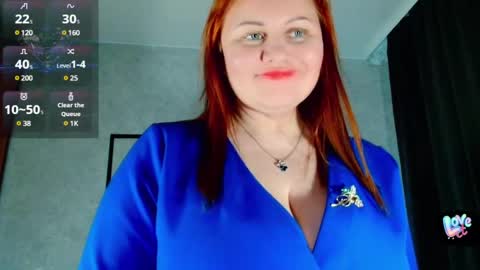 Snapshot of doraross chatting on 02.11.25 Dora online show from 02.11.25