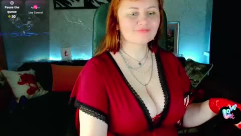 Snapshot of doraross chatting on 02.19.25 Dora online show from 02.19.25