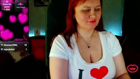 Snapshot of doraross chatting on 03.09.25 Dora online show from 03.09.25