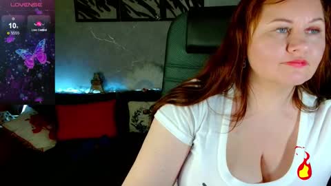 Snapshot of doraross chatting on 09.22.25 Dora online show from 09.22.25