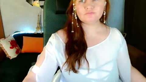 Snapshot of doraross chatting on 10.23.25 Dora online show from 10.23.25