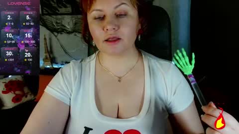 Snapshot of doraross chatting on 10.27.25 Dora online show from 10.27.25