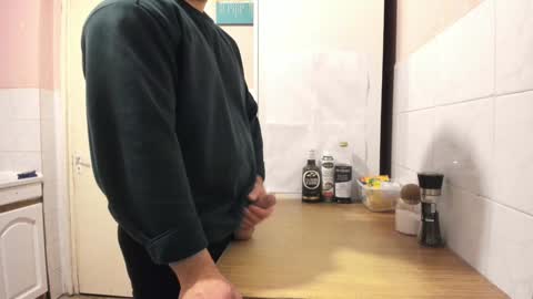 Snapshot of doriancretu95 chatting on 12.08.24 menu below online show from 12.08.24