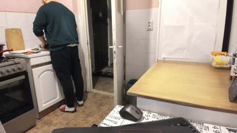 Snapshot of doriancretu95 chatting on 12.19.24 menu below online show from 12.19.24