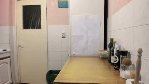 Snapshot of doriancretu95 chatting on 12.24.24 menu below online show from 12.24.24