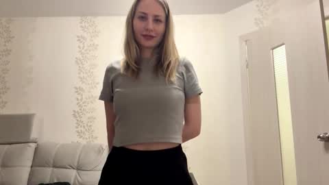 Snapshot of dorielathern chatting on 11.30.25 Dori online show from 11.30.25