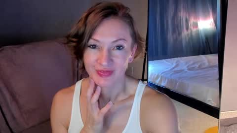 Snapshot of dorothy_meyer chatting on 01.14.25 Dorothy Next stream on Monday at 3am-9am online show from 01.14.25