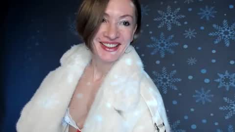 Snapshot of dorothy_meyer chatting on 01.19.25 Dorothy Next stream on Monday at 3am-9am online show from 01.19.25