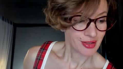 Snapshot of dorothy_meyer chatting on 02.23.25 Dorothy Next stream on Monday at 3am-9am online show from 02.23.25