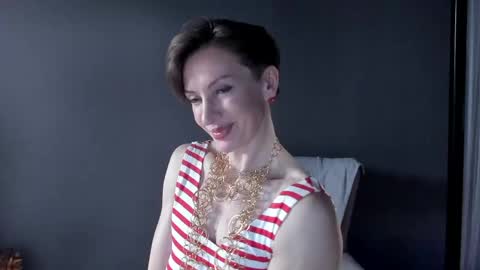 Snapshot of dorothy_meyer chatting on 04.23.26 Dorothy Next stream on Monday at 3am-9am online show from 04.23.26