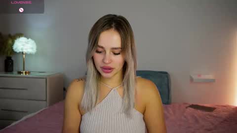 Snapshot of dorretangel chatting on 09.25.25 Amy online show from 09.25.25