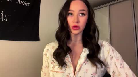 MOLLYYYY dont forget to give me a thumb up online show from 01.15.26