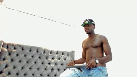 DOUGLAS online show from 09.09.25