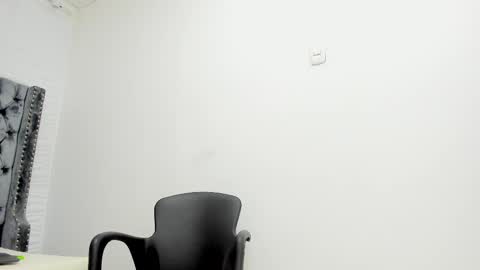 DOUGLAS online show from 10.02.25