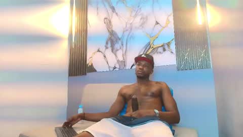 DOUGLAS online show from 12.02.25