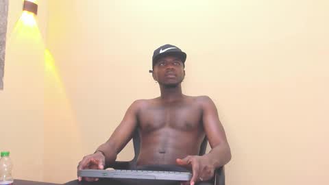 DOUGLAS online show from 12.05.25