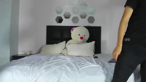 Snapshot of drake_and_zara chatting on 11.06.25 Drake and Zara online show from 11.06.25