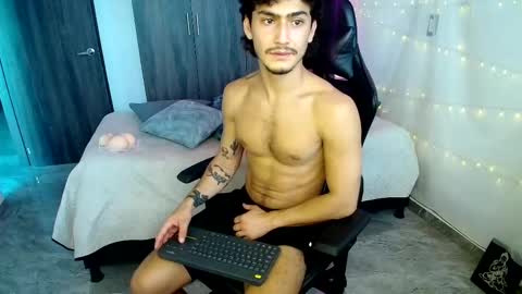 Snapshot of dreaamteeam chatting on 03.04.26 ANDRE AND SOPHIE online show from 03.04.26