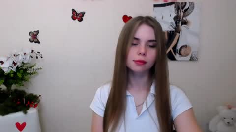 Snapshot of dream_mari chatting on 05.02.26 Mari online show from 05.02.26