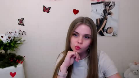 Snapshot of dream_mari chatting on 05.06.26 Mari online show from 05.06.26