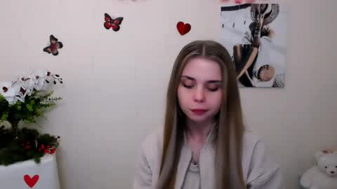 Snapshot of dream_mari chatting on 05.11.26 Mari online show from 05.11.26