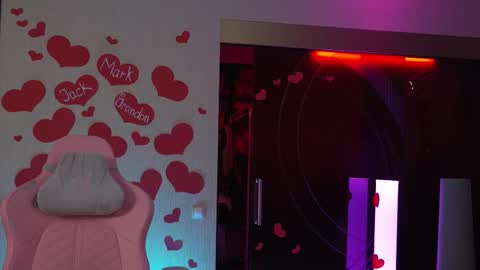 Snapshot of dreamgogo chatting on 02.17.26 Sarah online show from 02.17.26