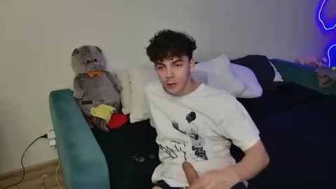 Snapshot of dreamgonetan chatting on 10.04.25 dreamgonetan online show from 10.04.25