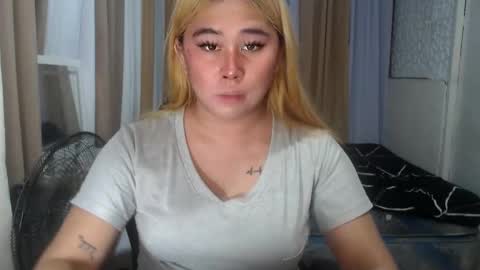 Snapshot of dreammegan chatting on 05.05.26 Stacy DONT FORGET TO FOLLOW ME AND THUMBS UP my wife samgrg2 online show from 05.05.26