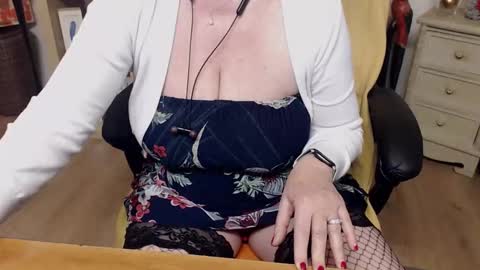 Snapshot of dreammilfi chatting on 02.04.25 dreammilfi online show from 02.04.25