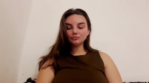 Snapshot of dreamyblushfairy chatting on 12.04.24 Mila online show from 12.04.24