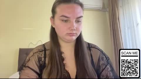 Snapshot of dreamyblushfairy chatting on 09.18.25 Mila online show from 09.18.25
