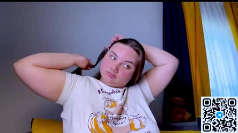 Snapshot of dreamyblushfairy chatting on 05.23.26 Mila online show from 05.23.26