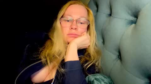 Snapshot of dreamylive_ chatting on 10.20.25 Kate online show from 10.20.25