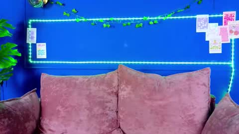 Snapshot of dreamymilka chatting on 11.30.25 dreamymilka online show from 11.30.25