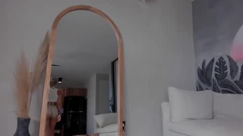 Snapshot of dreamyylilah chatting on 02.28.25 Lilah  online show from 02.28.25