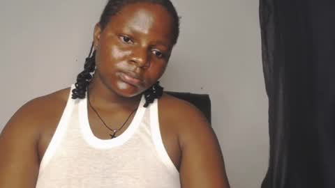 Snapshot of dripping_pussy0 chatting on 09.29.25 Layla online show from 09.29.25