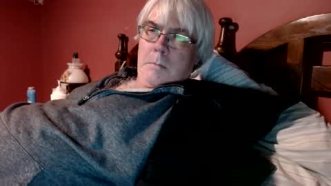Snapshot of dug38 chatting on 01.01.25 Doug online show from 01.01.25