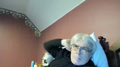 Snapshot of dug38 chatting on 10.17.25 Doug online show from 10.17.25