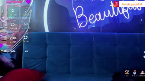 Snapshot of dulce_hiil_ chatting on 01.05.25    Monday 5-2 am From Tuesday to Friday5-1 am Colombia time online show from 01.05.25