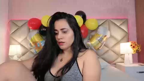 Snapshot of dulce_hiil_ chatting on 09.24.25    Monday 5-2 am From Tuesday to Friday5-1 am Colombia time online show from 09.24.25