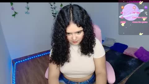 Snapshot of dulce_julieta_ chatting on 12.12.24 Dulce online show from 12.12.24