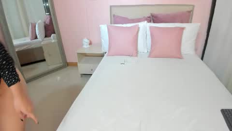 Snapshot of dulce_nathaly chatting on 12.01.25 Dulce online show from 12.01.25