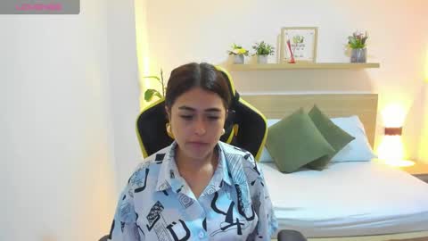 Snapshot of dulce_victoriaa_ chatting on 03.04.25 V I C T O R I A online show from 03.04.25