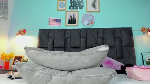 Snapshot of dulceaurora_ chatting on 01.18.25 DULCE AURORA online show from 01.18.25