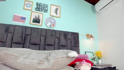 Snapshot of dulceaurora_ chatting on 01.25.25 DULCE AURORA online show from 01.25.25